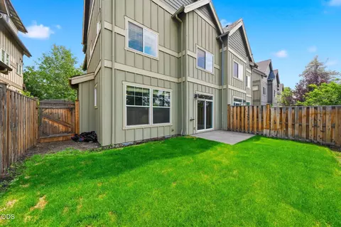 Exterior - 1055 SE Leonel Ln, Bend, OR 97702 photo 5 of 6