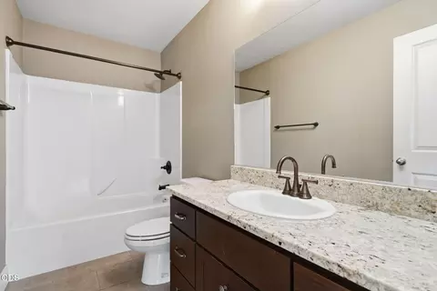 Bath - 1055 SE Leonel Ln, Bend, OR 97702 photo 4 of 4