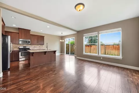 Living - 1055 SE Leonel Ln, Bend, OR 97702 photo 7 of 9