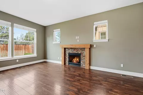 Living - 1055 SE Leonel Ln, Bend, OR 97702 photo 3 of 9