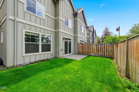 Exterior - 1055 SE Leonel Ln, Bend, OR 97702 photo 4 of 6