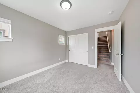 Bedroom - 1055 SE Leonel Ln, Bend, OR 97702 photo 5 of 7