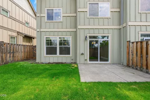 Exterior - 1055 SE Leonel Ln, Bend, OR 97702 photo 3 of 6