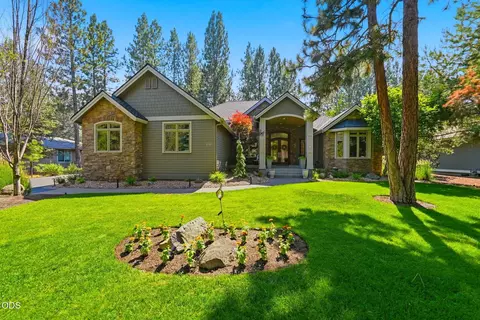 2721 NW Champion Cir, Bend, OR 97703
