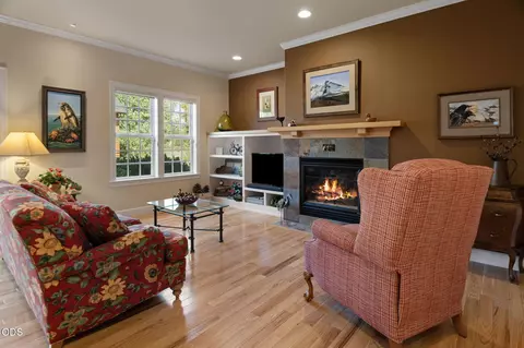 19350 SW Laurelhurst Way, Bend, OR 97702