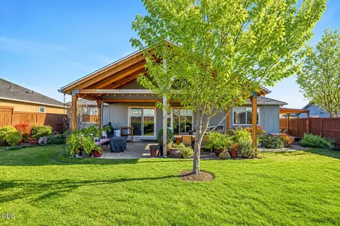 3229 Pecan Ct, Medford, OR 97504