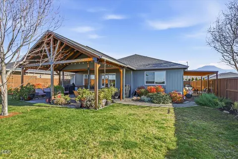 3229 Pecan Ct, Medford, OR 97504