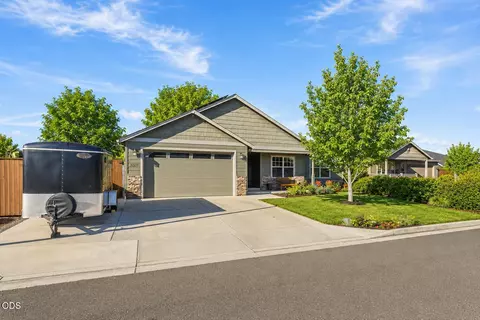 3229 Pecan Ct, Medford, OR 97504