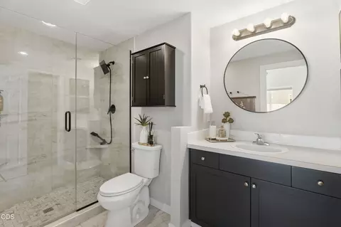 Bath - 20618 Daisy Ln, Bend, OR 97702 photo 2 of 4