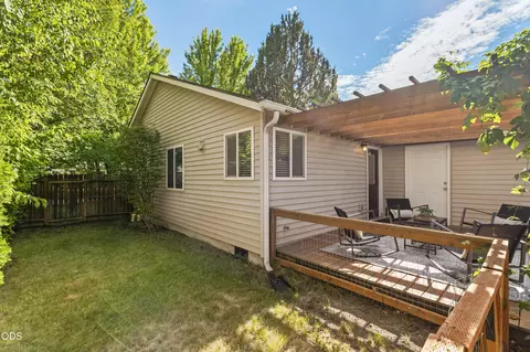 Exterior - 20618 Daisy Ln, Bend, OR 97702 photo 10 of 11