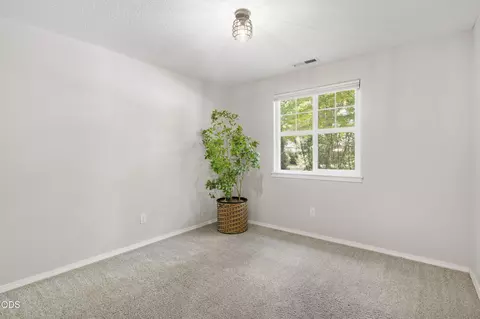 Bedroom - 20618 Daisy Ln, Bend, OR 97702 photo 8 of 9