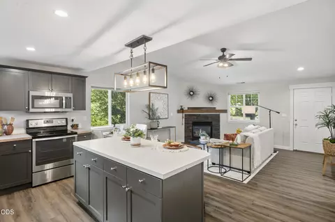 Kitchen - 20618 Daisy Ln, Bend, OR 97702 photo 5 of 6