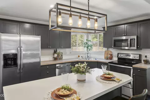 Kitchen - 20618 Daisy Ln, Bend, OR 97702 photo 1 of 6