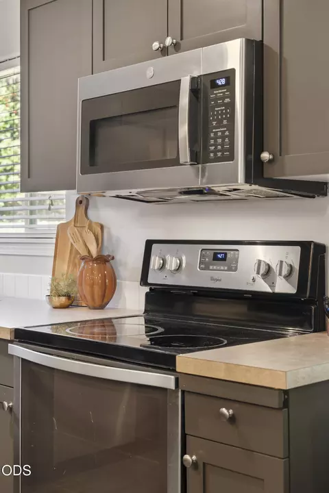 Kitchen - 20618 Daisy Ln, Bend, OR 97702 photo 3 of 6