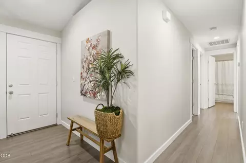 Entry Way - 20618 Daisy Ln, Bend, OR 97702 photo 1 of 3
