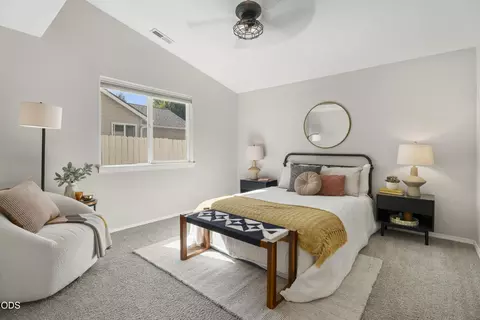 Bedroom - 20618 Daisy Ln, Bend, OR 97702 photo 3 of 9