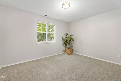 Bedroom - 20618 Daisy Ln, Bend, OR 97702 photo 1 of 9