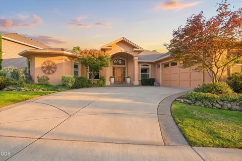 3716 Sherwood Park Dr, Medford, OR 97504