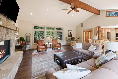 Living - 17842 Mt Hood Ln, Sunriver, OR 97707 photo 3 of 4