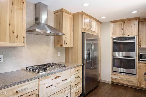 Kitchen - 17842 Mt Hood Ln, Sunriver, OR 97707 photo 3 of 3