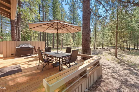 Exterior - 17842 Mt Hood Ln, Sunriver, OR 97707 photo 8 of 9