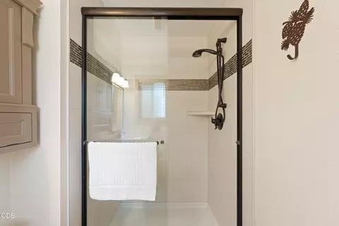 Bath - 17842 Mt Hood Ln, Sunriver, OR 97707 photo 2 of 3