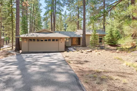 Exterior - 17842 Mt Hood Ln, Sunriver, OR 97707 photo 1 of 9