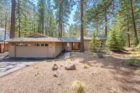 Exterior - 17842 Mt Hood Ln, Sunriver, OR 97707 photo 2 of 9