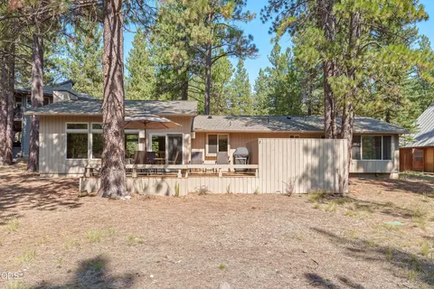 Exterior - 17842 Mt Hood Ln, Sunriver, OR 97707 photo 5 of 9