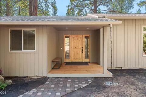 Exterior - 17842 Mt Hood Ln, Sunriver, OR 97707 photo 3 of 9