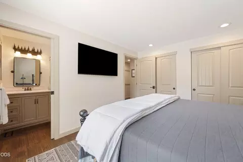 Bedroom - 17842 Mt Hood Ln, Sunriver, OR 97707 photo 2 of 4