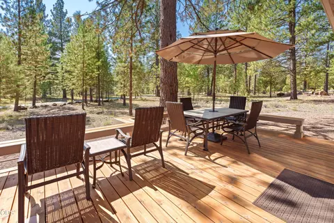Exterior - 17842 Mt Hood Ln, Sunriver, OR 97707 photo 7 of 9