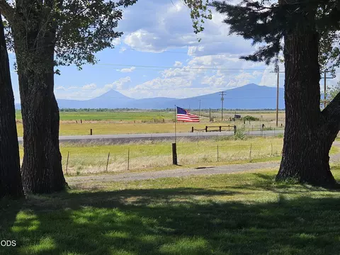 Exterior - 28089 Modoc Point Rd, Chiloquin, OR 97624 photo 2 of 4