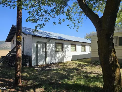 Exterior - 28089 Modoc Point Rd, Chiloquin, OR 97624 photo 3 of 4