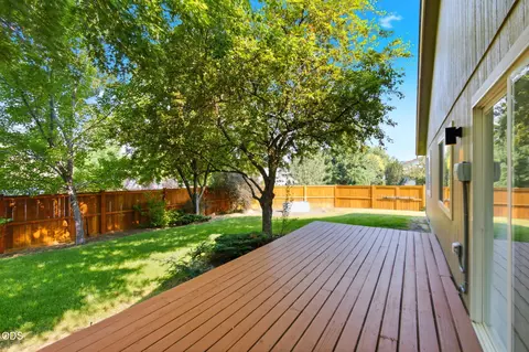 Exterior - 62815 Snowcap Ct, Bend, OR 97701 photo 2 of 10