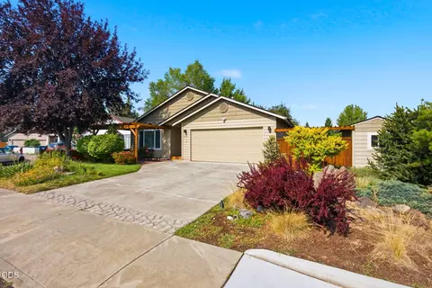 Exterior - 62815 Snowcap Ct, Bend, OR 97701 photo 10 of 10
