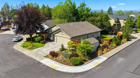 View/Area - 62815 Snowcap Ct, Bend, OR 97701 photo 1 of 4