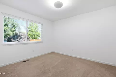 Bedroom - 62815 Snowcap Ct, Bend, OR 97701 photo 3 of 5