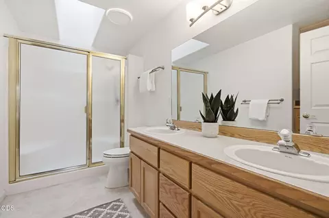 Bath - 62815 Snowcap Ct, Bend, OR 97701 photo 1 of 3