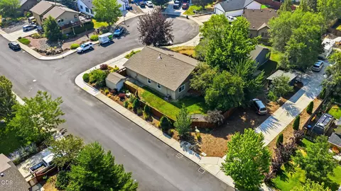 View/Area - 62815 Snowcap Ct, Bend, OR 97701 photo 4 of 4