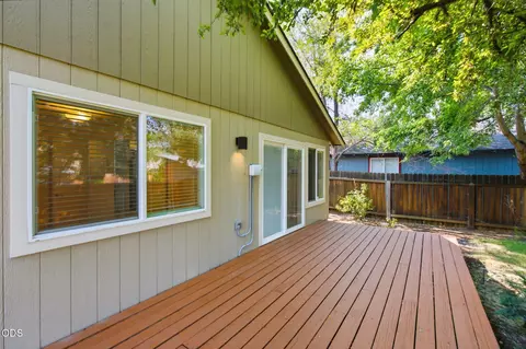 Exterior - 62815 Snowcap Ct, Bend, OR 97701 photo 3 of 10