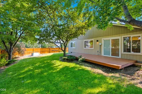 Exterior - 62815 Snowcap Ct, Bend, OR 97701 photo 5 of 10