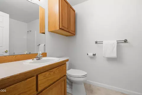 Bath - 62815 Snowcap Ct, Bend, OR 97701 photo 2 of 3