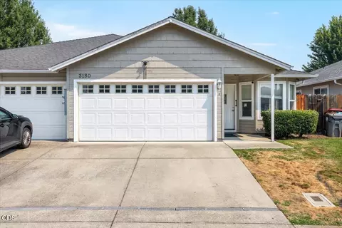 3180 Forest Hills Dr, Medford, OR 97504