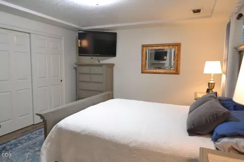 Bedroom - 450 Saint Clair Way, Eagle Point, OR 97524 photo 3 of 4