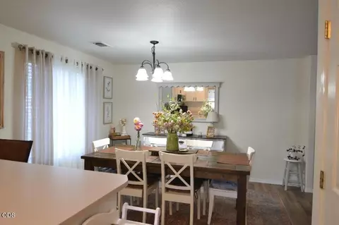 Dining - 450 Saint Clair Way, Eagle Point, OR 97524 photo 1 of 2