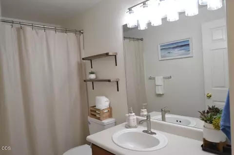 Bath - 450 Saint Clair Way, Eagle Point, OR 97524 photo 3 of 3