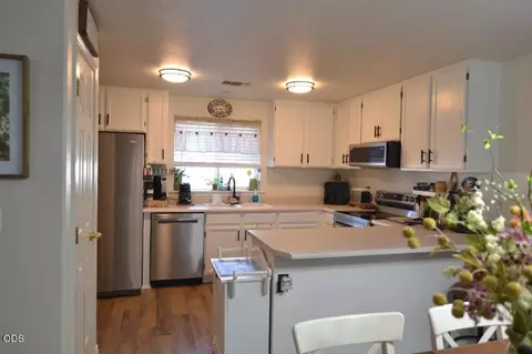 Kitchen - 450 Saint Clair Way, Eagle Point, OR 97524 photo 1 of 2
