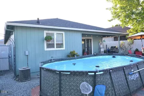 Exterior - 450 Saint Clair Way, Eagle Point, OR 97524 photo 6 of 8