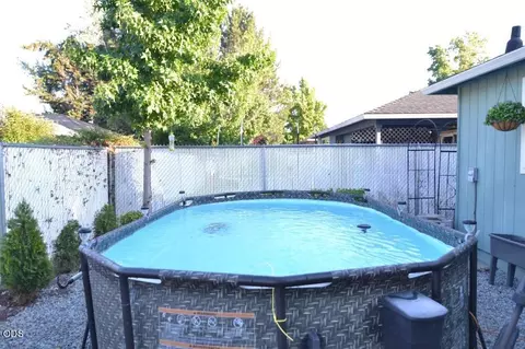 Exterior - 450 Saint Clair Way, Eagle Point, OR 97524 photo 5 of 8